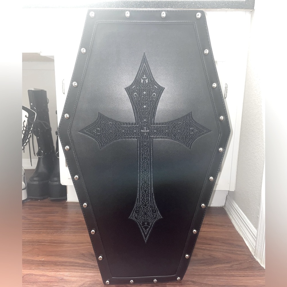 Dollskill Widow Coffin Weekender